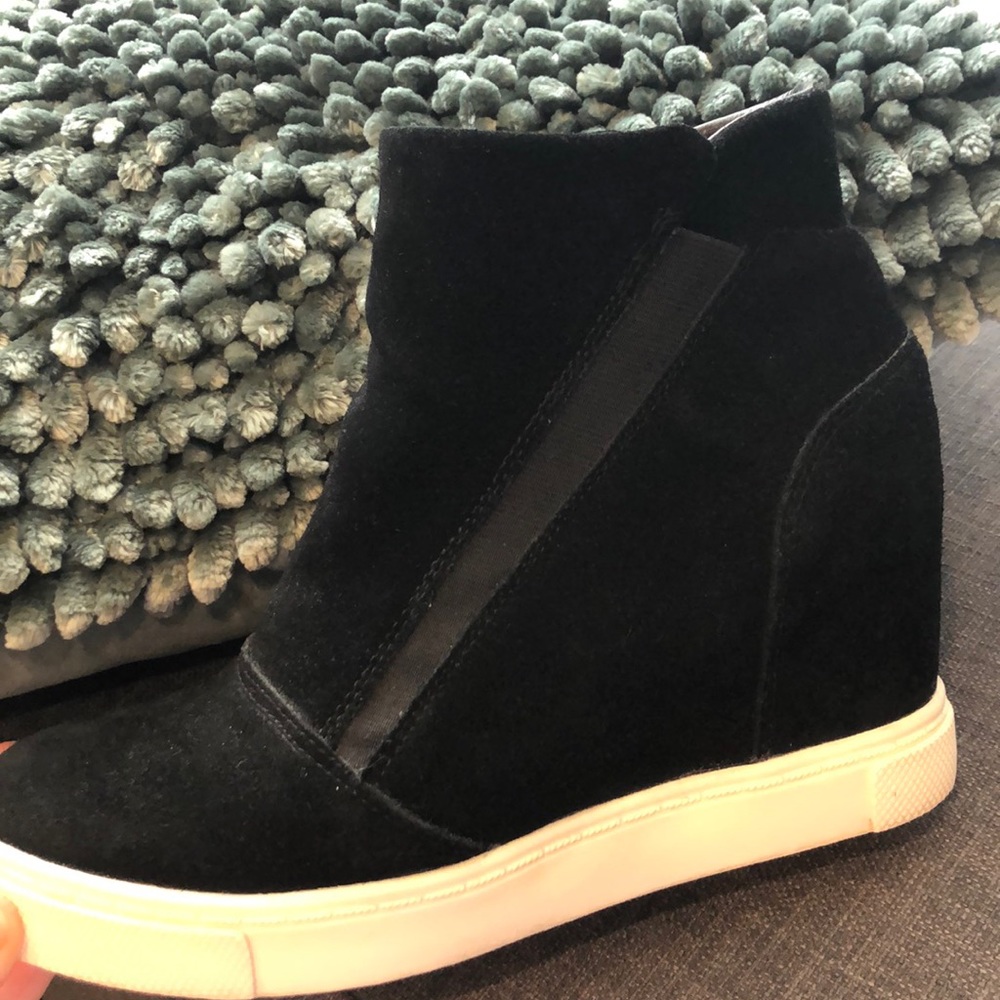 Wedge sneaker